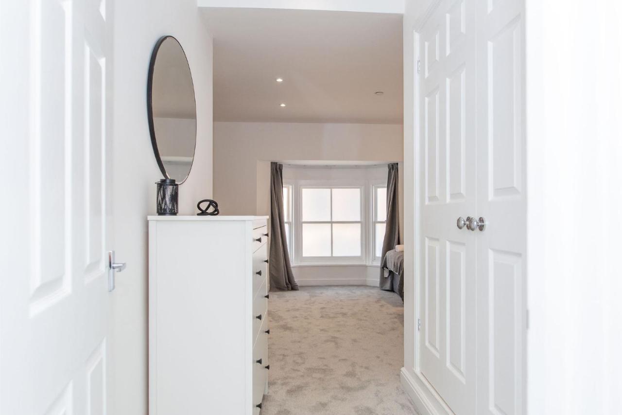 Stayright Flats In With Designated Parking * Cardiff