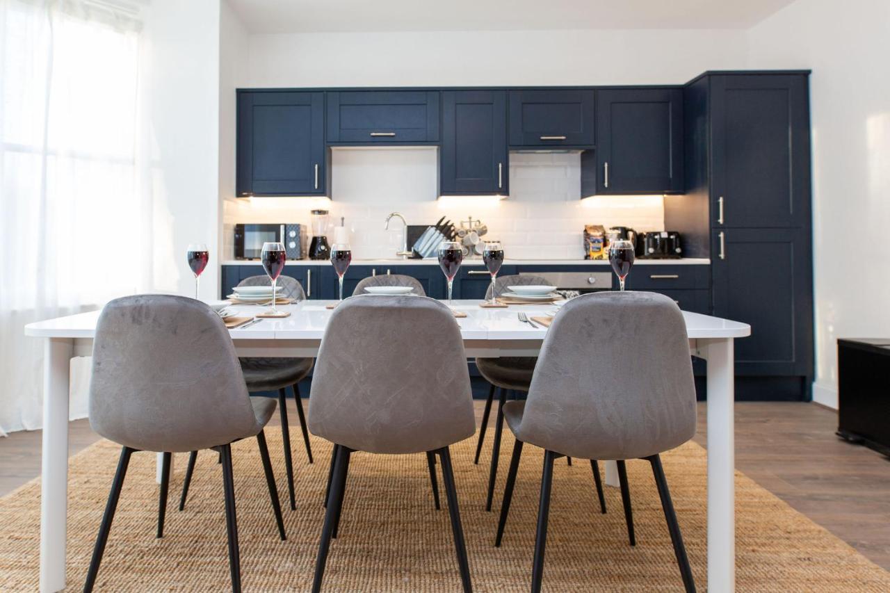 Stayright Flats In With Designated Parking Apartment Cardiff