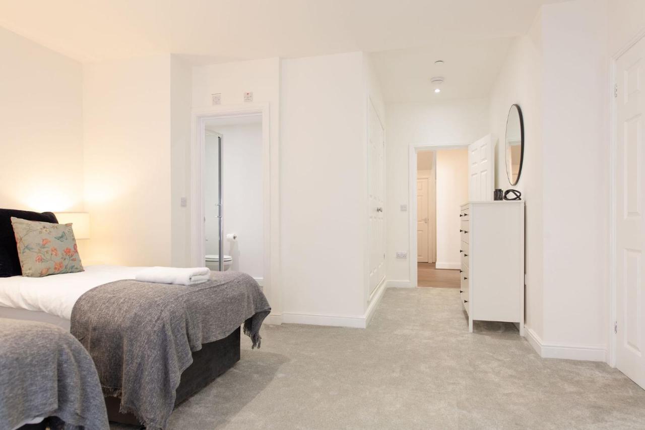 Stayright Flats In With Designated Parking * Cardiff