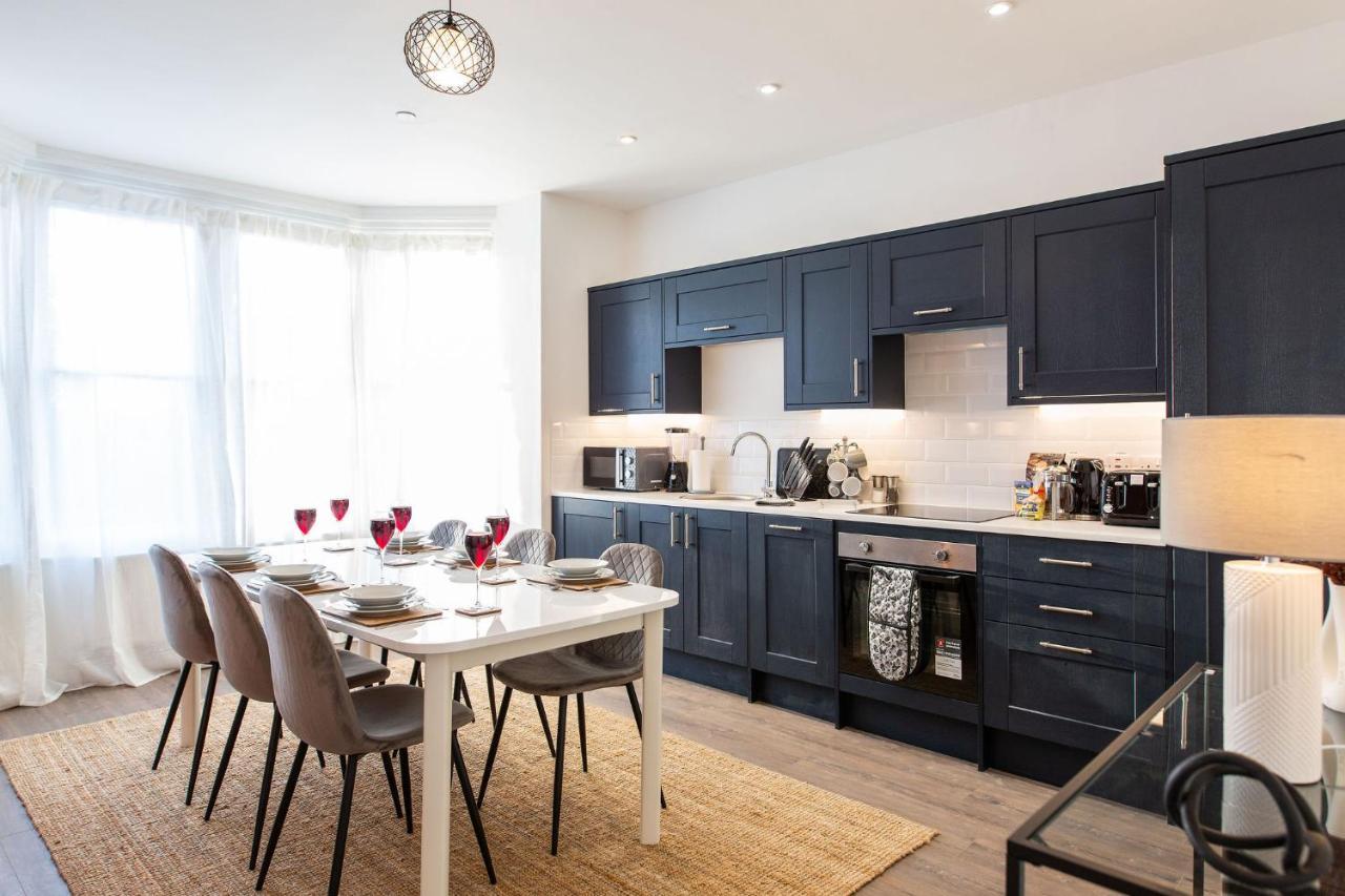 Stayright Flats In With Designated Parking * Cardiff