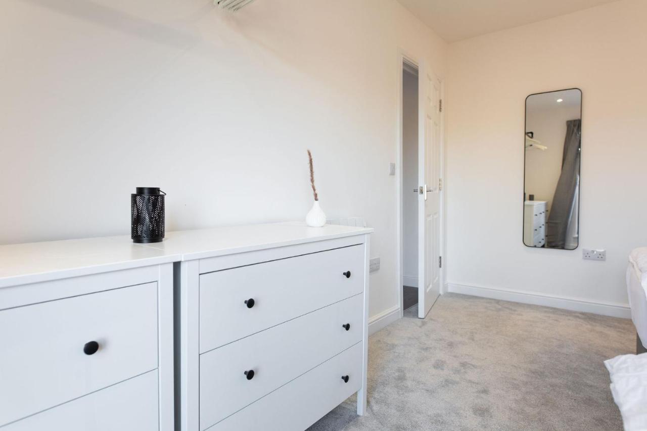 Stayright Flats In With Designated Parking * Cardiff