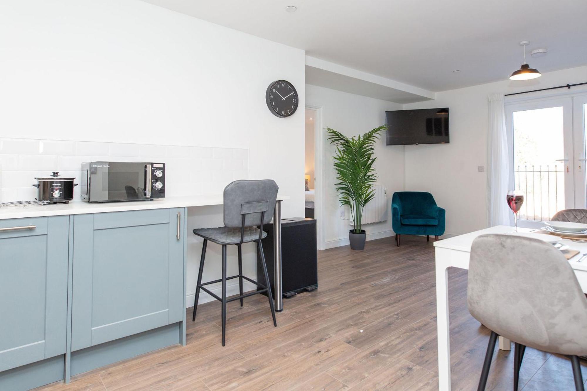 Stayright Flats In With Designated Parking * Cardiff