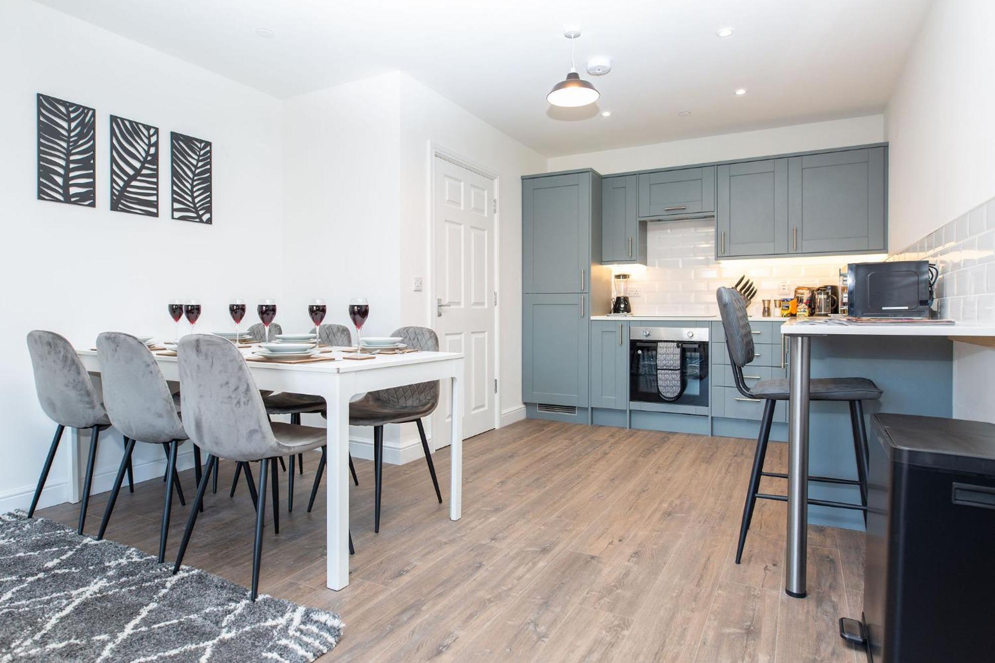Stayright Flats In With Designated Parking Apartment *
